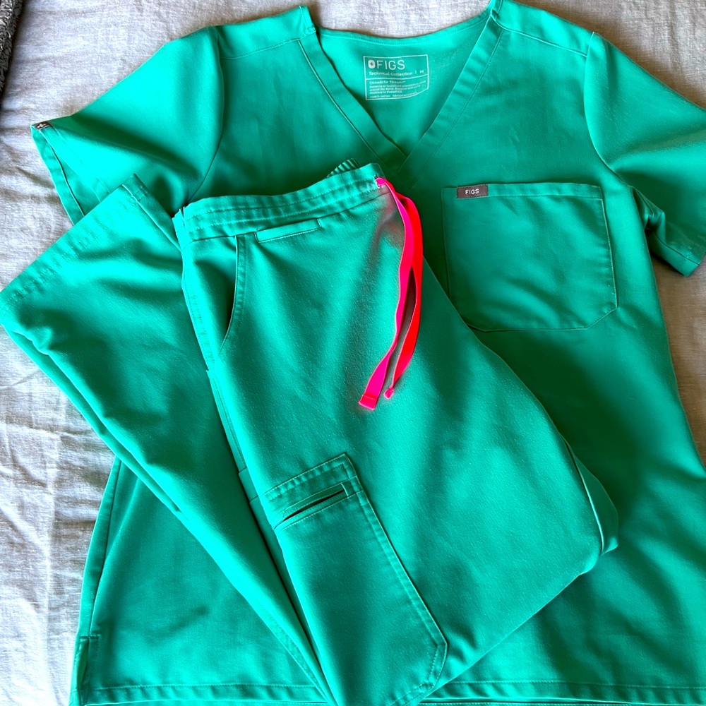 💕Limited Edition Surgical Green Figs Size M💕